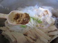 美味的粉丝拌腐竹做法图解5)