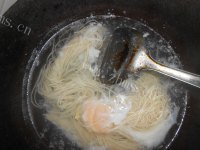 方便鸡蛋面做法图解4)
