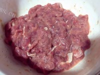家常菜苦瓜炒牛肉做法图解3)