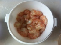 不错的糖醋毛豆虾仁做法图解2)