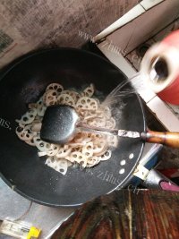 香气浓郁的红烧藕片做法图解8)