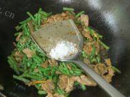 家常菜豇豆炒里脊做法图解8)