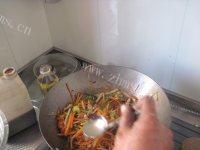 妈妈教我做鱼香肉丝做法图解5)