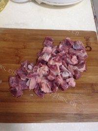家常菜土豆炖牛肉做法图解2)