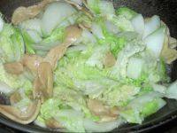 家常菜白菜炒豆干做法图解7)