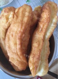 自制油条做法图解4)