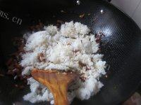 十分诱人的香肠炒饭做法图解5)