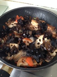 美味的竹芛莲菜炒肉做法图解15)
