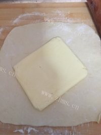 好吃的牛角面包做法图解4)