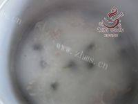 营养的皮蛋瘦肉粥做法图解6)