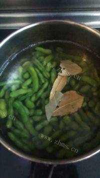下酒菜盐水毛豆做法图解3)