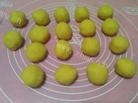 不错的美食玫瑰酱芯绿豆糕做法图解14)
