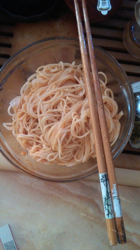 鲜美可口的凉拌面