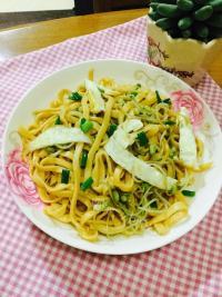 热腾腾的芽菜鸡蛋炒面做法图解14)