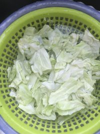 家常菜醋溜包菜做法图解1)