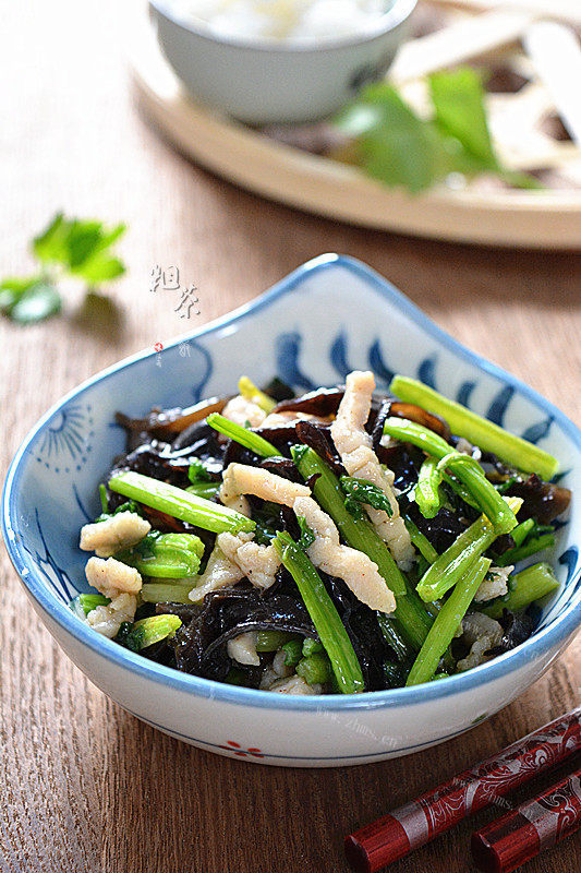 芹菜木耳炒肉丝