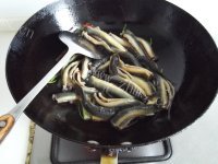 美味的红烧泥鳅做法图解2)