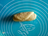 美味的椰蓉花环面包做法图解10)