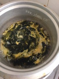 美味的虾皮紫菜蛋花汤做法图解9)