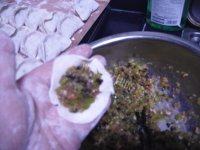 自己做的芹菜馅饺子做法图解11)