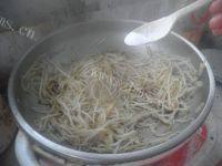 家常菜酸辣绿豆芽做法图解6)