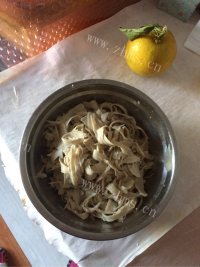 美味的孜然面筋做法图解1)