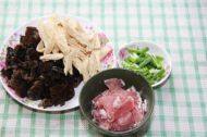 家常菜腐竹木耳炒肉做法图解1)