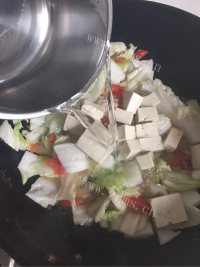 白菜炖豆腐做法图解6)
