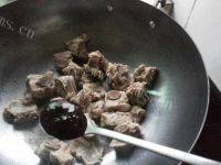 笋干炖排骨做法图解4)