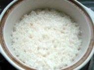 自己做的广式腊味煲仔饭做法图解6)