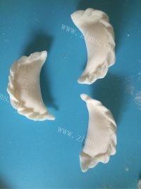 美味的奶黄水晶饺做法图解5)