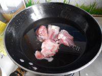 色香味浓的冬瓜薏米排骨汤做法图解1)