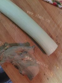 色泽鲜亮的手撕包菜做法图解2)