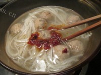 自制香辣香菇贡丸燕麦面做法图解8)