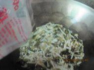 家常菜酸菜炒金针菇