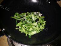 简易芥蓝牛肉炒河粉做法图解4)