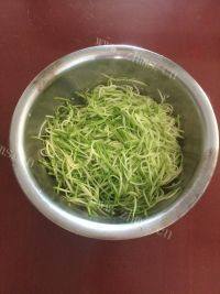 美味的西葫羊肉锅贴做法图解3)