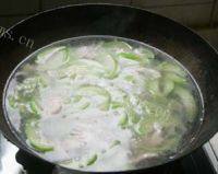 家常菜丝瓜肉片汤做法图解5)