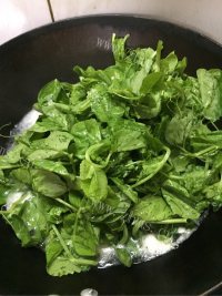 混搭的荷兰豆苗肉片汤做法图解4)