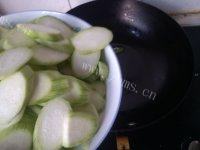 丝瓜炒牛肉肠做法图解7)