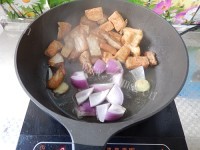 可口的干锅鱼腩豆腐的做法图解七
