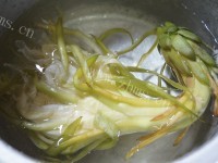 霸王花莲子乌鸡汤做法图解2)