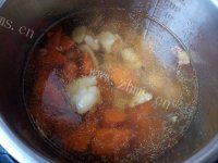 自制萝卜枸杞煲鸡肉做法图解7)