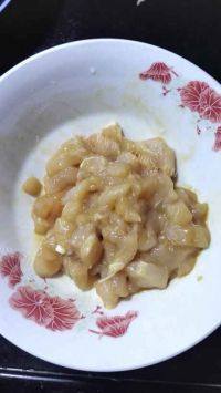 香菇鸡肉炒秋葵做法图解7)