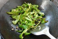 家常菜豆豉炒青椒做法图解3)