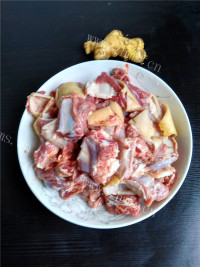 诱人的山药羊肉汤做法图解2)