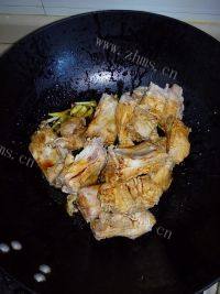 美味的五香排骨做法图解2)