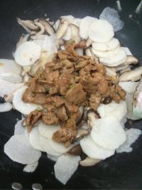 家常菜香菇山药炒肉片