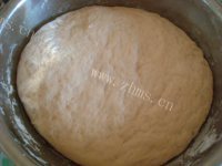 奶香的牛奶全麦发面小饼做法图解2)