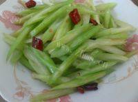 易做的素炒芹菜